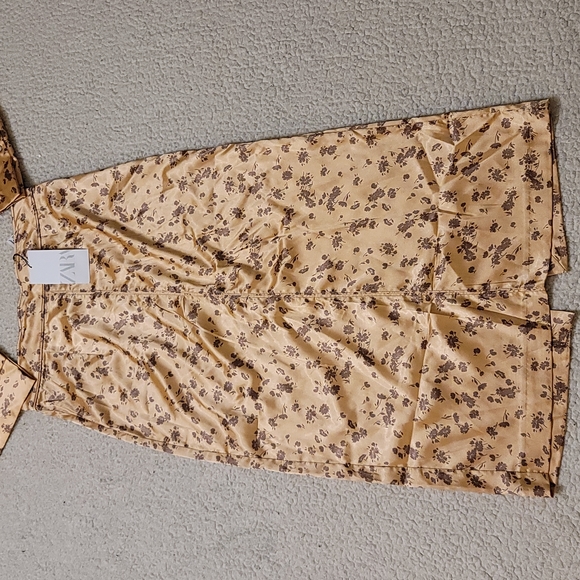 NWT Zara Satin Croped Top and Midi Skirt Set in Copper - Picture 7 of 13